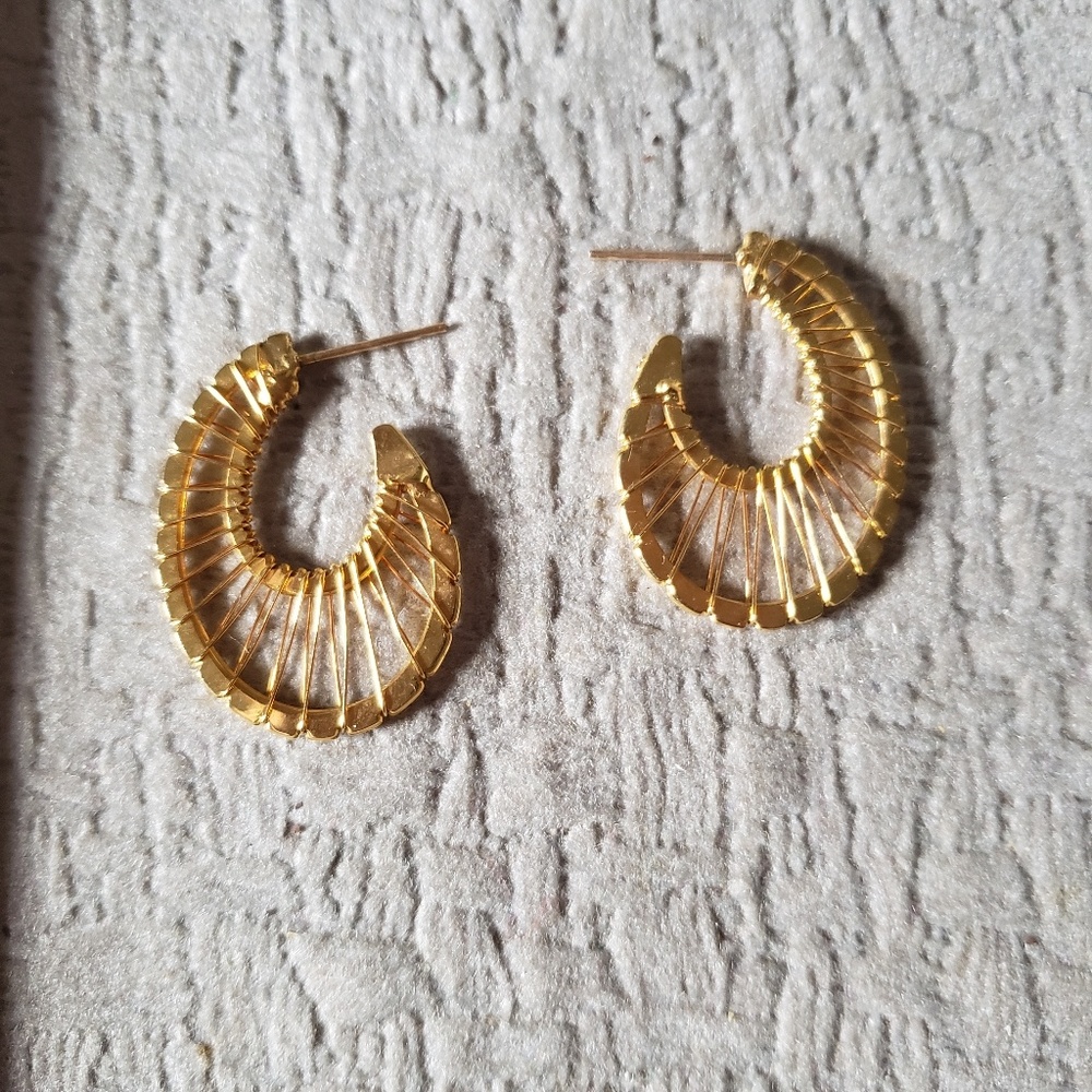 Golden Harp Stitch Fashion Post Earrings